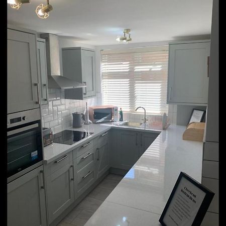 Beautiful Room In Apartment Near Town Centre رُغْبي المظهر الخارجي الصورة
