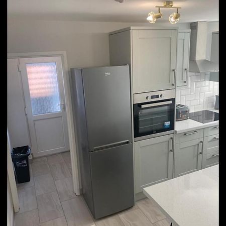 Beautiful Room In Apartment Near Town Centre رُغْبي المظهر الخارجي الصورة