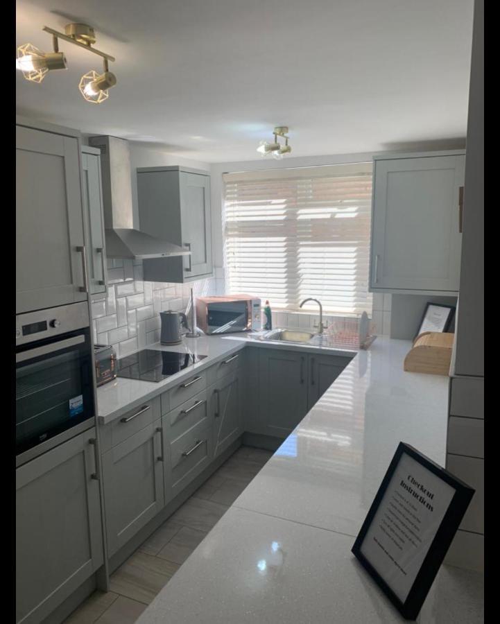 Beautiful Room In Apartment Near Town Centre رُغْبي المظهر الخارجي الصورة
