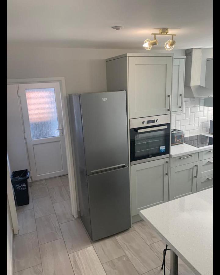 Beautiful Room In Apartment Near Town Centre رُغْبي المظهر الخارجي الصورة